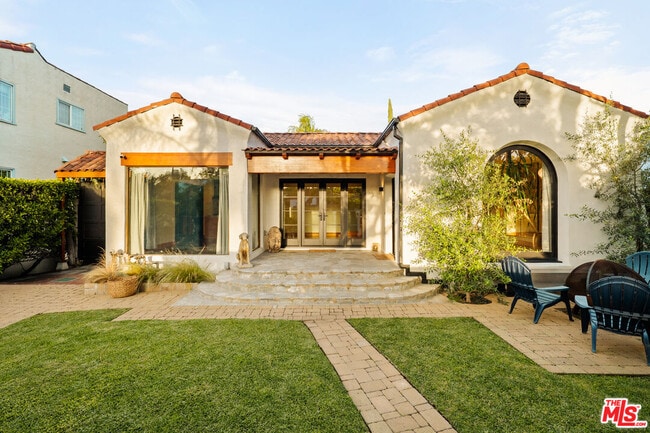 Building Photo - 826 N Kilkea Dr