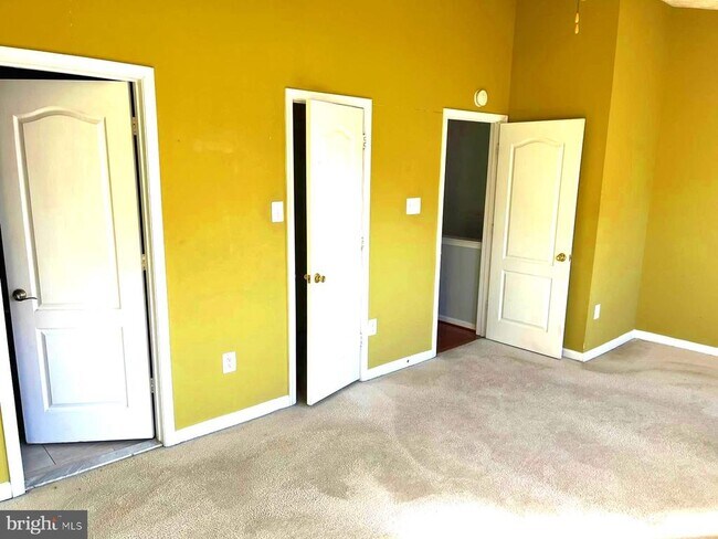 Building Photo - 3280 Halcyon Ct