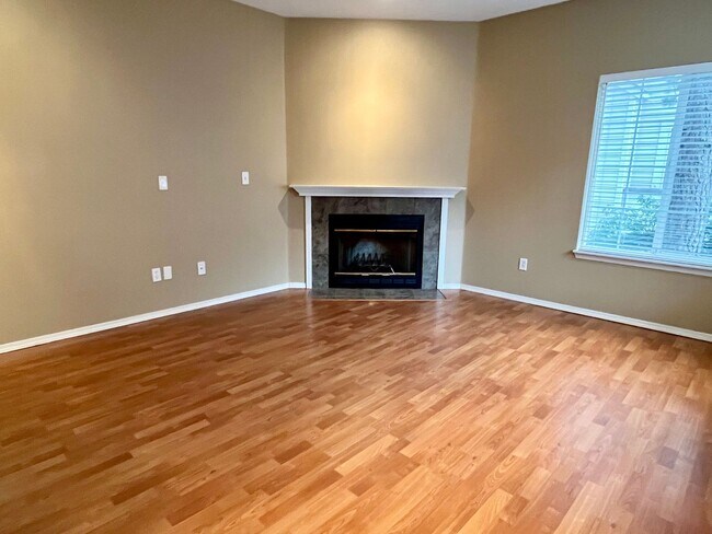 Building Photo - Gorgeous townhome in Redmond