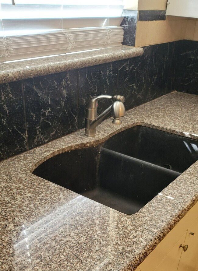 Building Photo - 11001 Sherry Ln