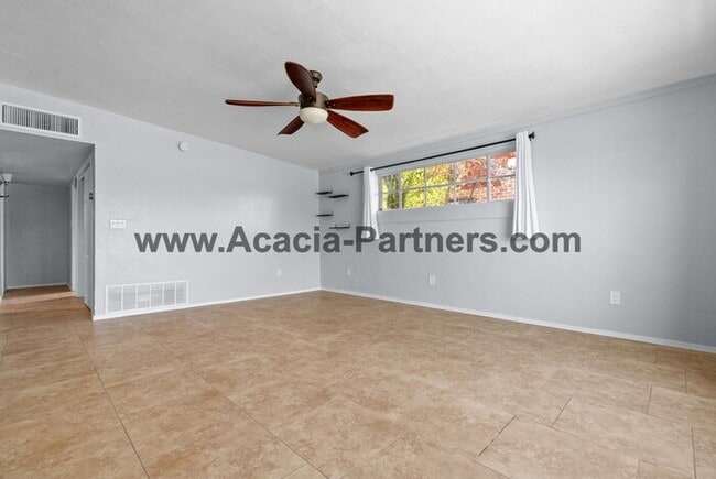 Building Photo - Two Bedroom Home with Guest House