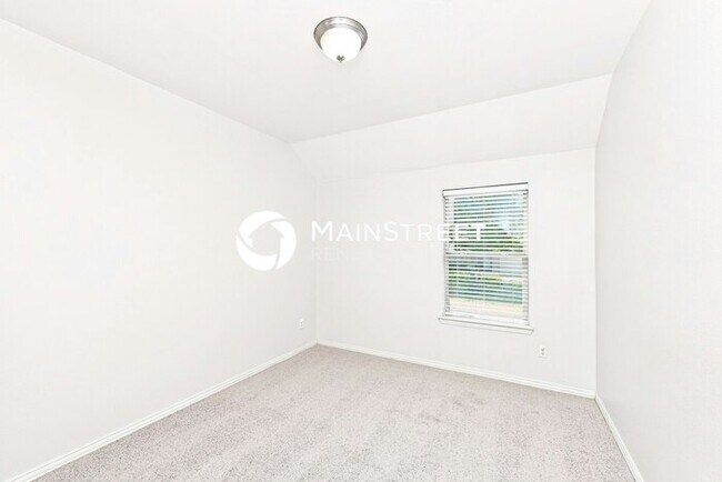 Building Photo - 4 Bedroom Pet-Friendly Home in Dallas, TX with Main Street Renewal