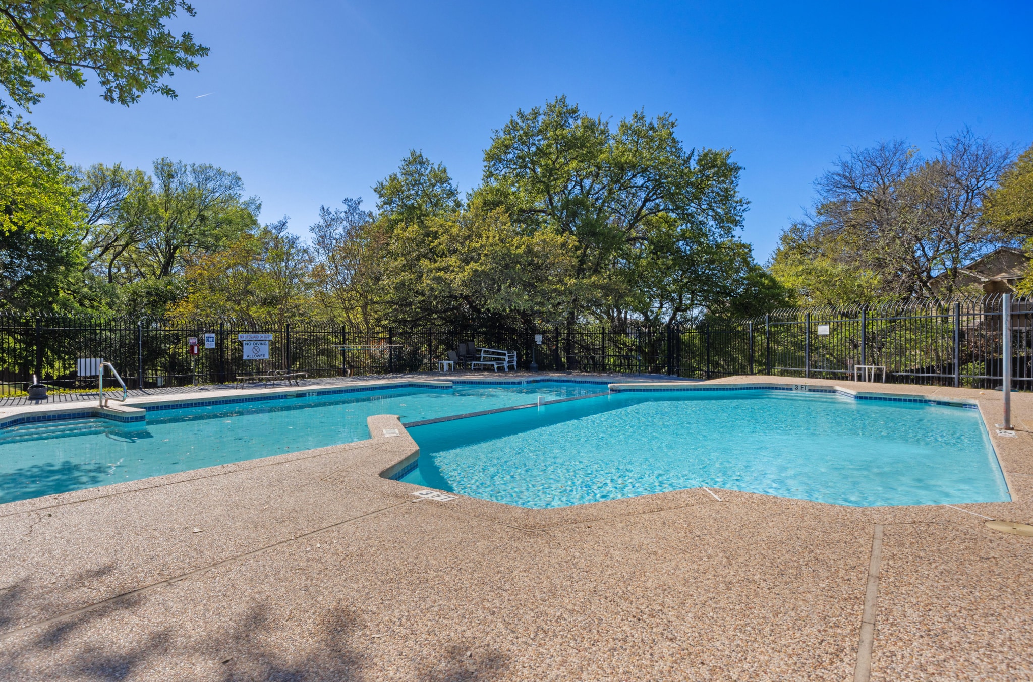 Building Photo - 1015 E Yager Ln