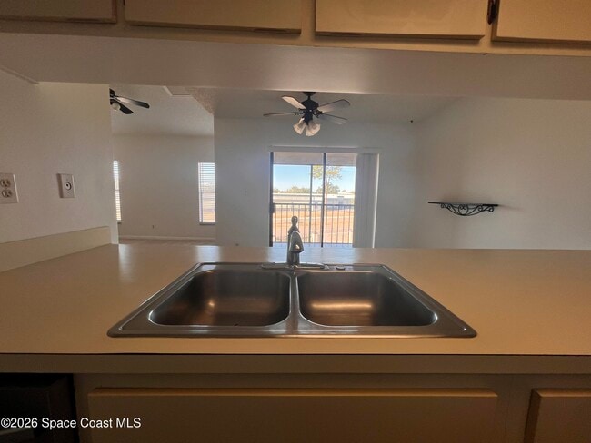 Building Photo - 1011 Clearmont St NE