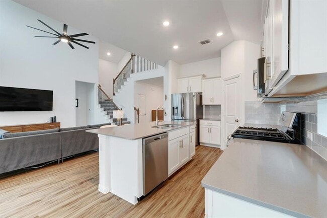 Building Photo - 404 Mante Ct