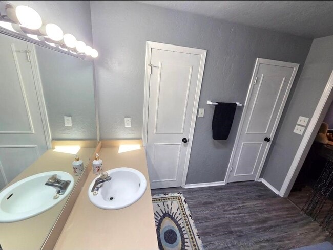 Building Photo - 4806 SE Redbud Pl