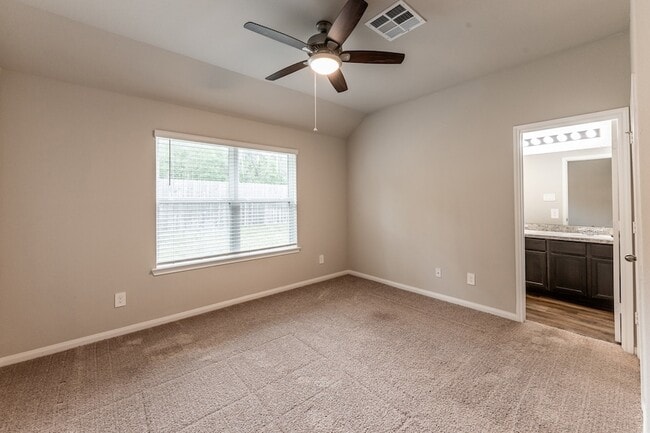 Building Photo - 207 Black Bear Dr