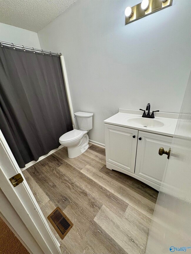 Building Photo - 317 Chateau Dr SW