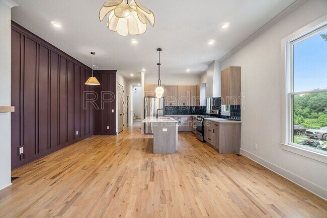 Building Photo - 1081 Hill St SE