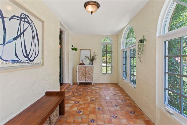 Primary Photo - 604 Alcazar Ave
