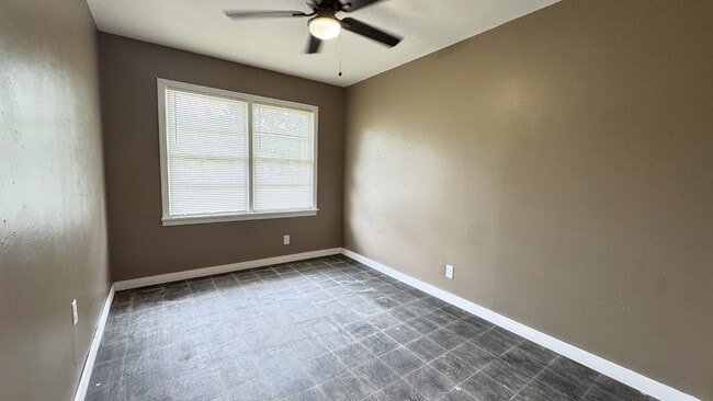 Building Photo - 808 Kyle St