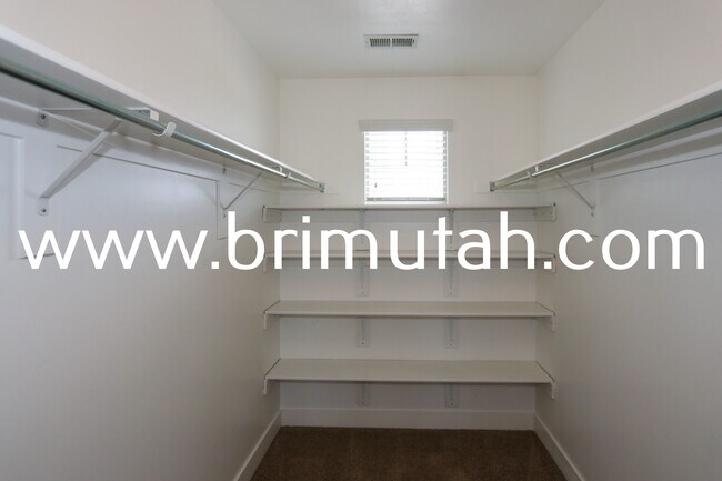 Building Photo - 14547 S Edgemere Dr
