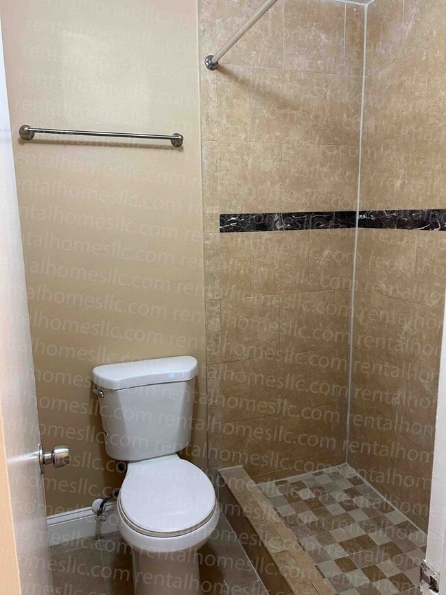 Building Photo - Remodeled Patio Home, Minutes Away From UC...