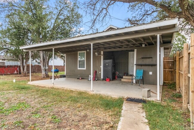 Building Photo - 1322 N Lincoln Ave