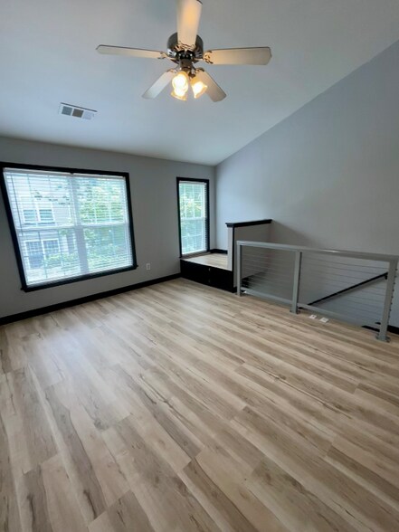 Building Photo - 1178 Village Ct SE