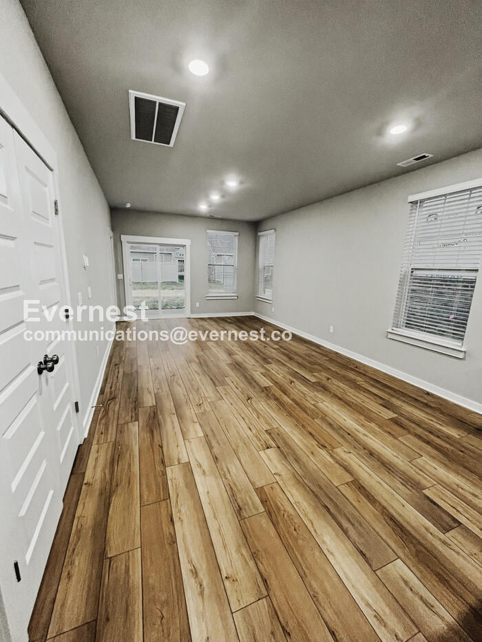 Building Photo - 710 Mickelson Wy