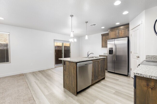 Building Photo - 3 bed / 2.5 bath / 2-car with washer/dryer/fridge 2019 built END UNIT!