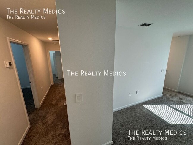 Building Photo - 554 Jett Ln