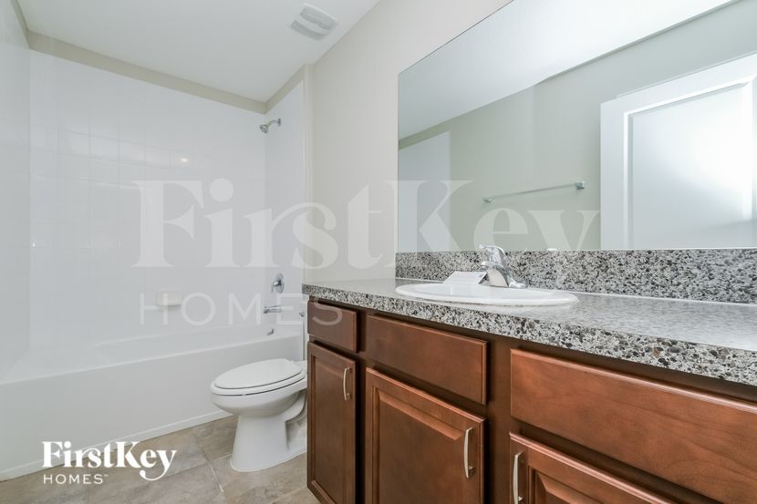 Building Photo - 6117 Tremeza Pl