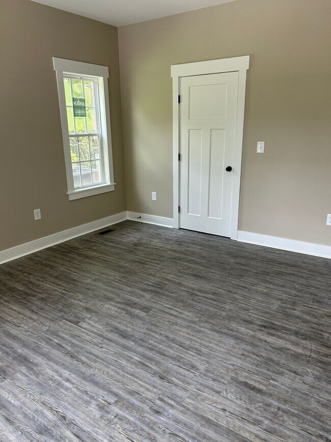 Building Photo - For Rent: Like New 3-Bedroom 2.5 Bath Home...