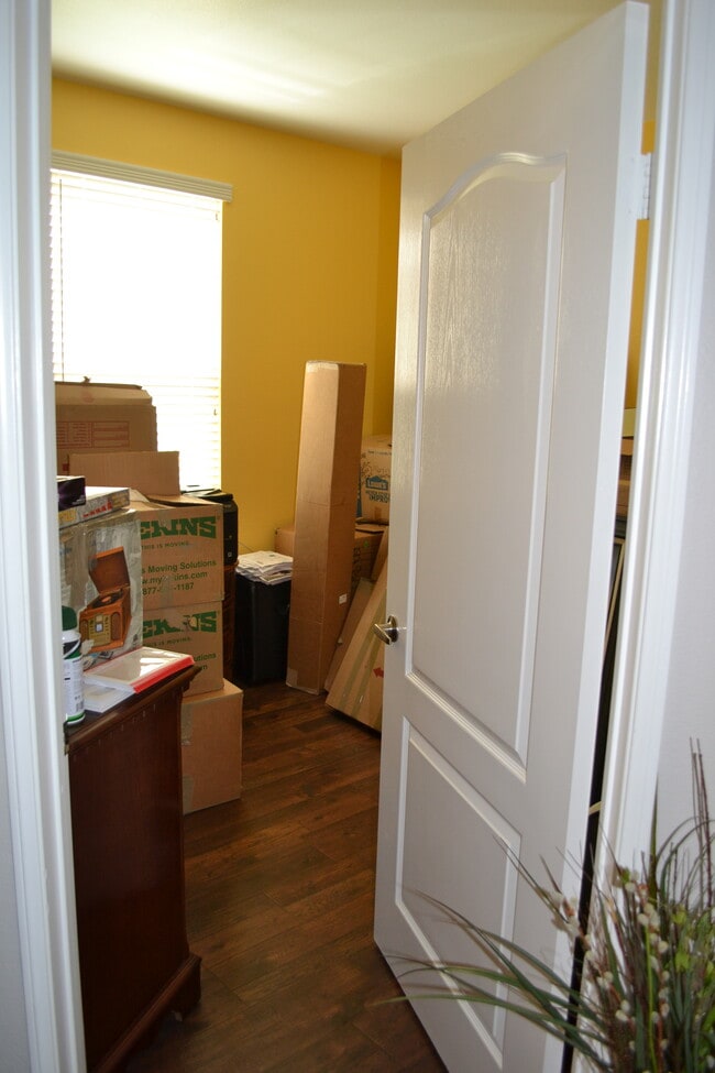 Building Photo - Elisa Ln