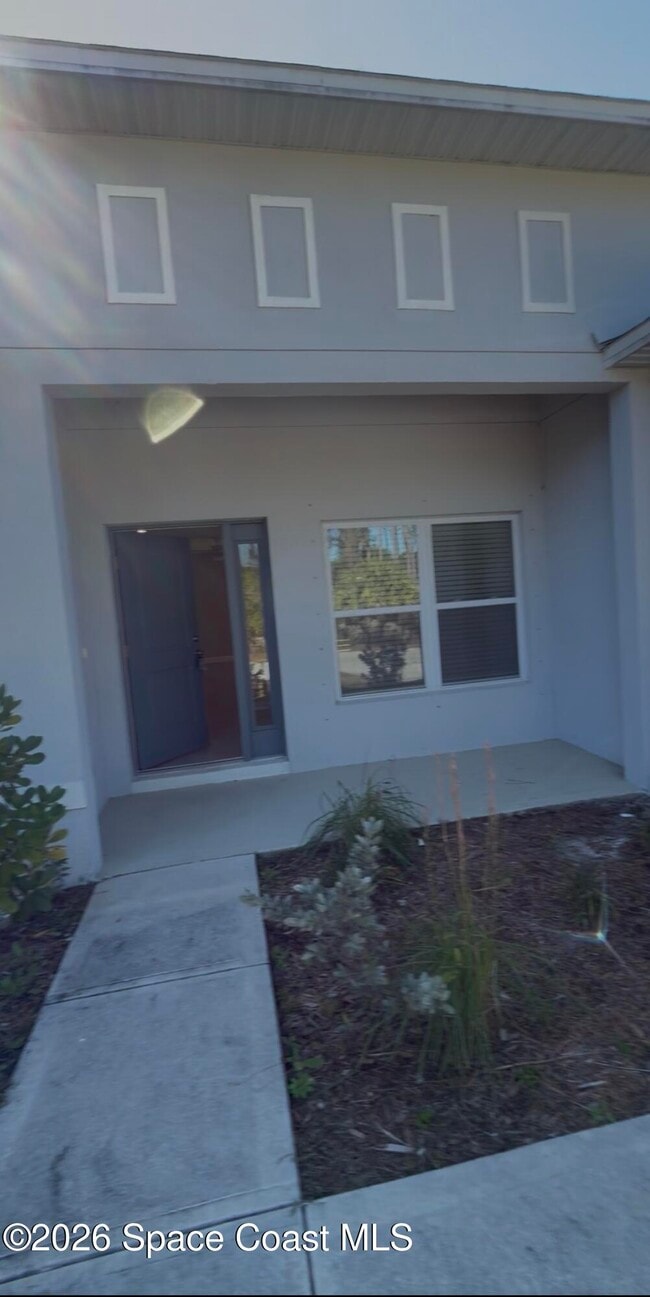 Building Photo - 1318 Saxony Rd SW