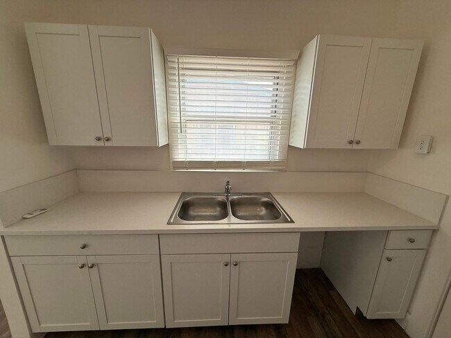 Building Photo - 710 S 1st St