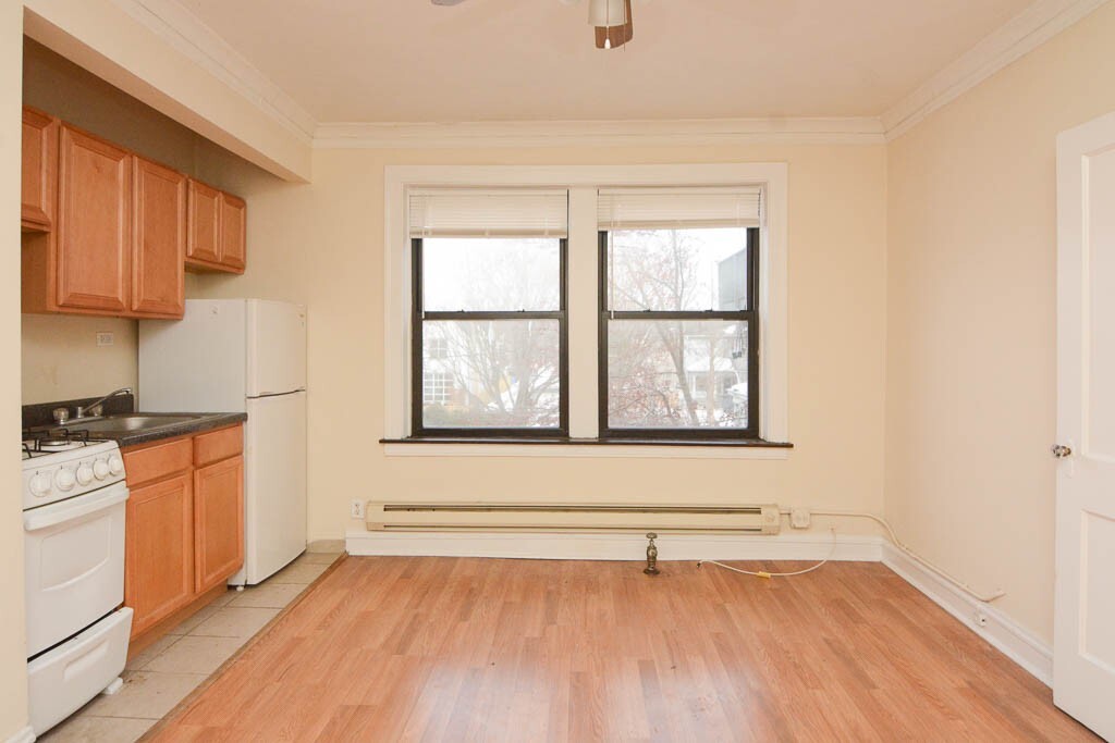 Building Photo - 4549 N Damen Ave