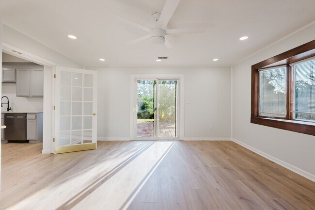 Building Photo - Completely Renovated House in the Holiday Hills Subdivision   251125