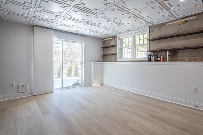 Building Photo - 5 Lowther Pl