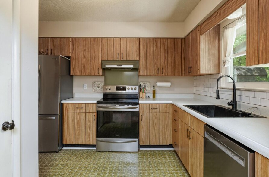 Building Photo - 2314 Green Forest Ln