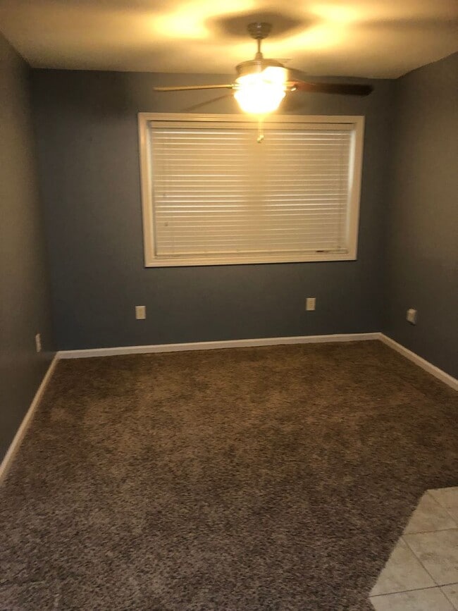 Building Photo - 304 Ashley Oaks Private Dr