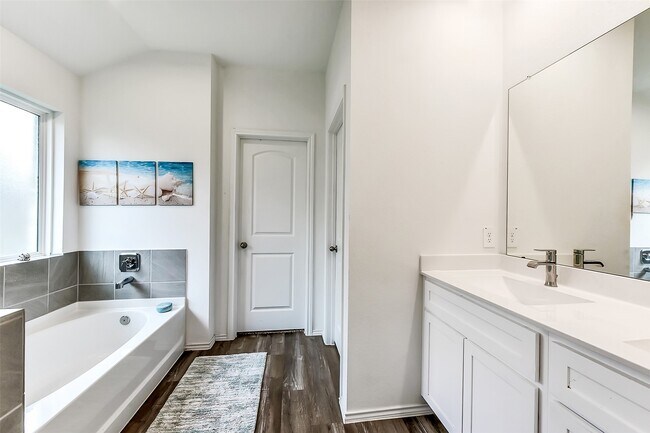 Building Photo - 3041 Emerald Ocean Dr