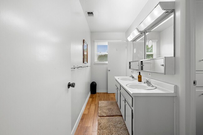 Building Photo - 5523 Castle Way