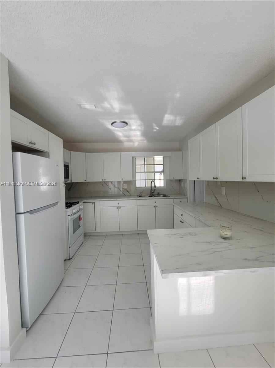Building Photo - 12305 SW 42nd St