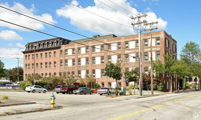 Building Photo - Heritage Court