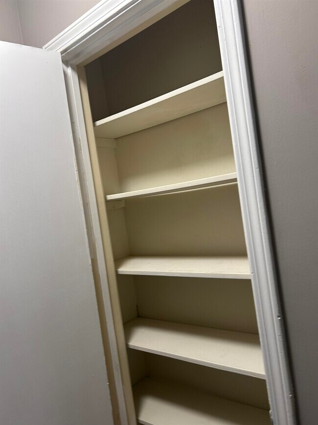 Building Photo - 3635 Chesterwood Dr