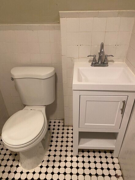 Building Photo - 56 Mozart St