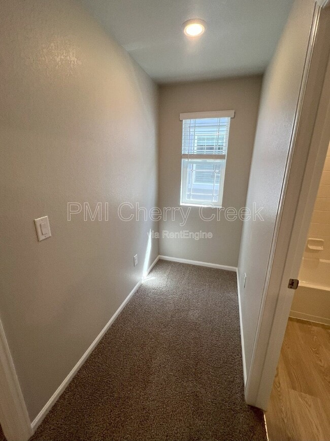 Building Photo - 741 N Tempe St