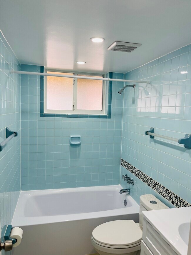Bathroom - 415 E 10th St
