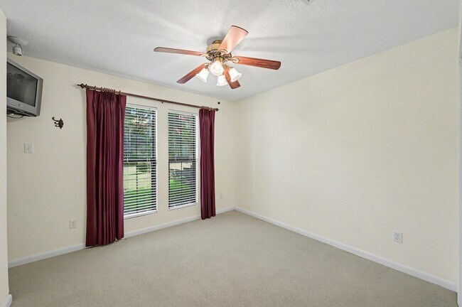 Building Photo - 122 Warbonnet Dr