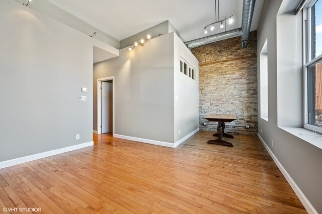 Building Photo - 1807 W North Ave