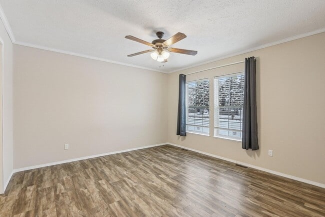 Building Photo - 4704 47th Ave