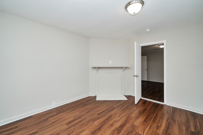 Building Photo - Now Available! Newly Renovated 4-Bedroom H...