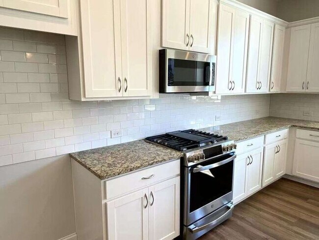 Building Photo - 166 Fieldbrook Xing