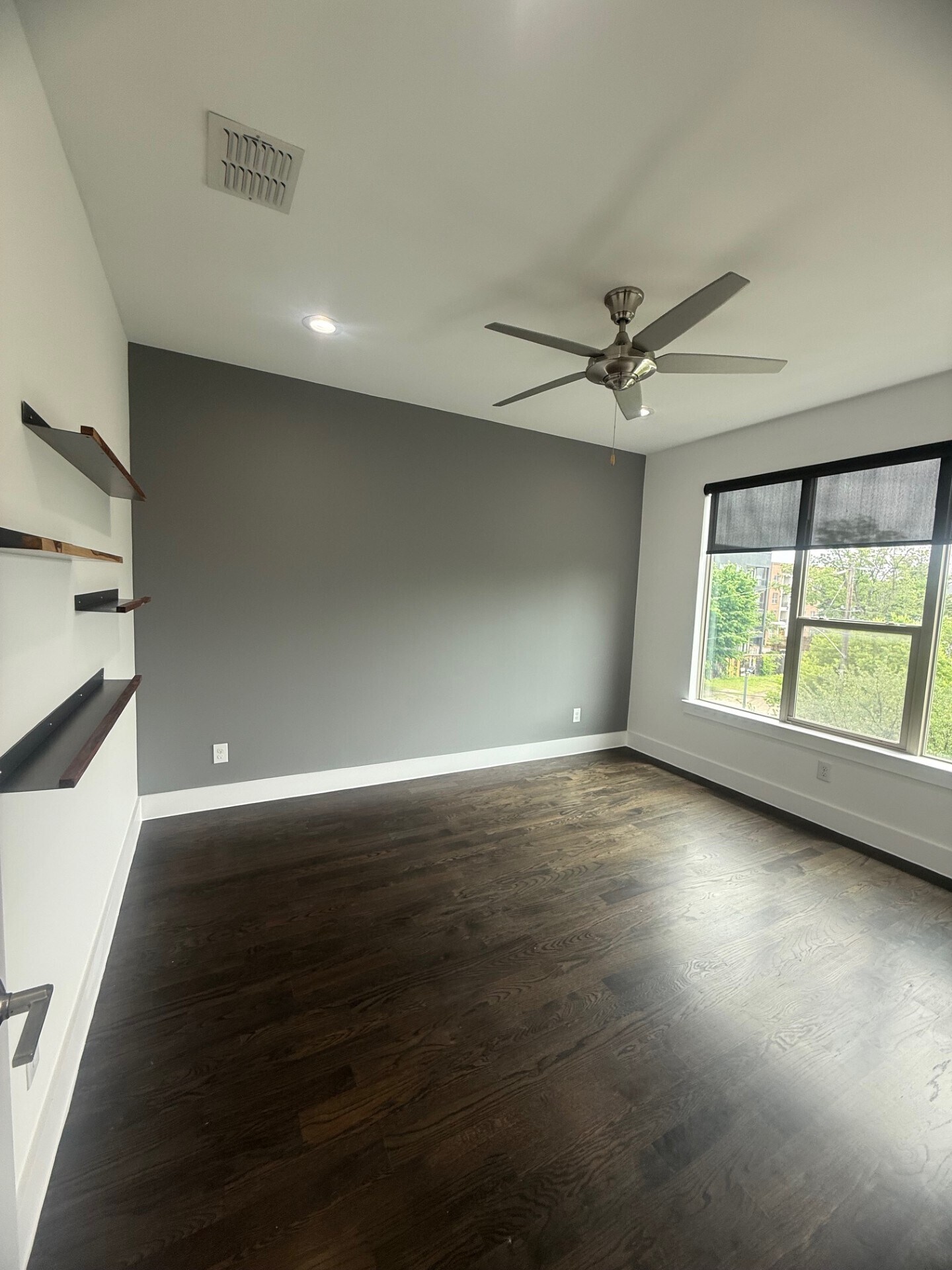 Building Photo - 3008 Zenia Dr