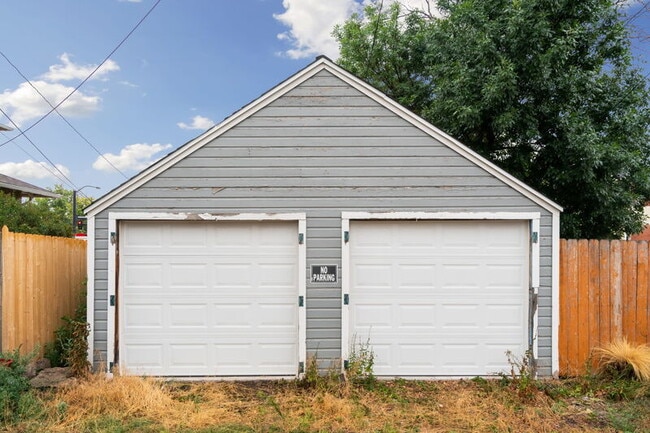 Building Photo - 316 E 20th St
