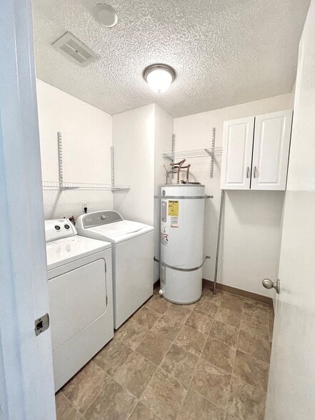 Building Photo - 2142 Rhodora St