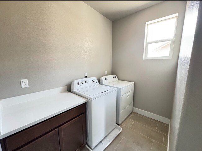 Building Photo - 4 Bedroom | 3 Baths | Single Story | 2290sf | 2 car garage and fenced yard