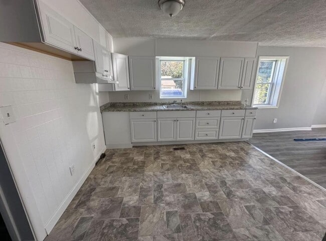 Building Photo - 218 Berlin Ave